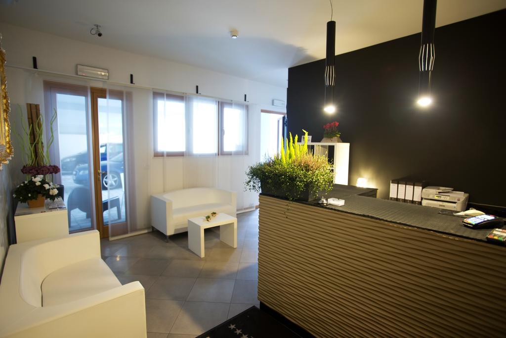 Lacroma Aparthotel Grado Exteriér fotografie